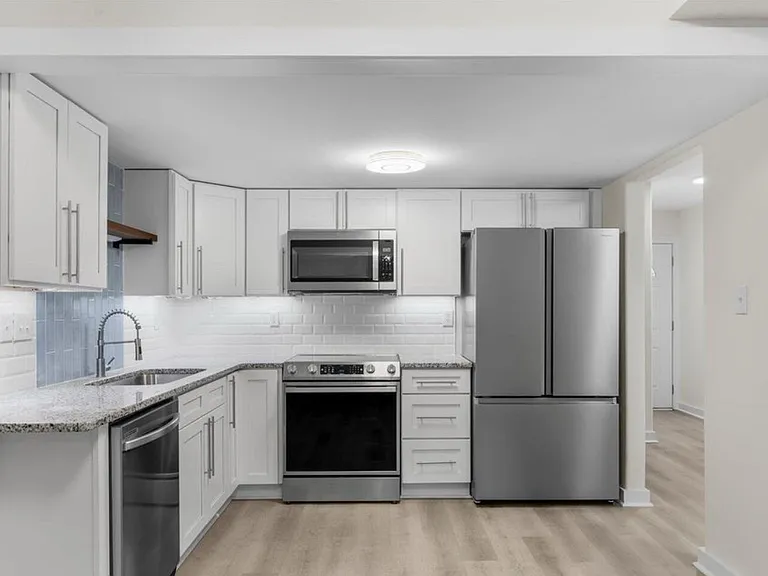 4918 Pompano Ct — Photo 4