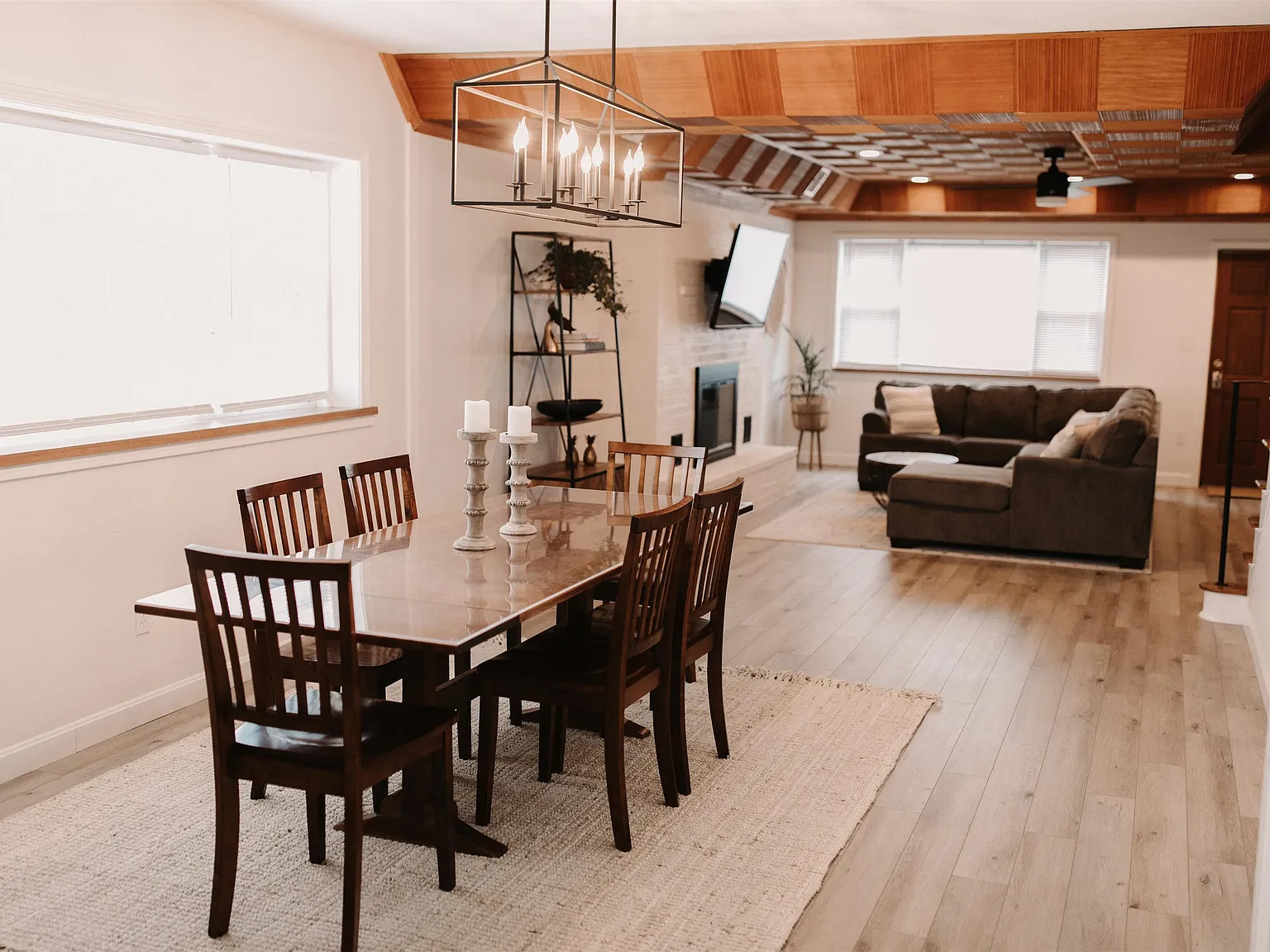 4 bed, 2.5 bath, 1972 sqft, $3,300 — Photo 3