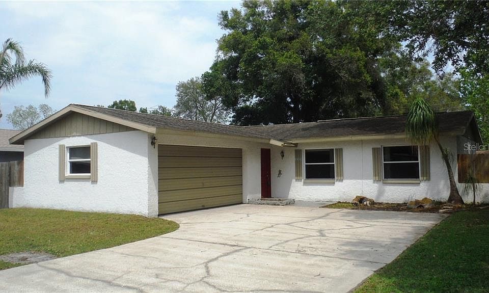 1st image of 335 Royal Palms Dr