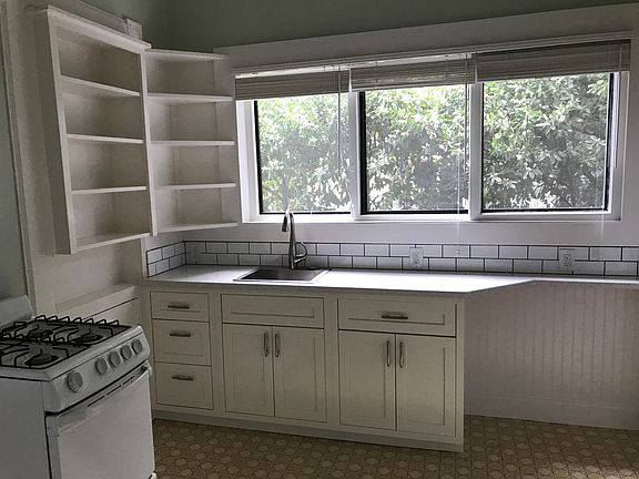 4th image of 218 Tait Ave #1