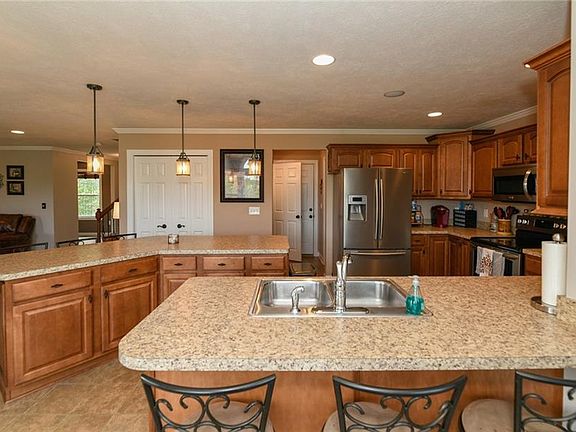 2nd image of 2807 Lakeview Dr