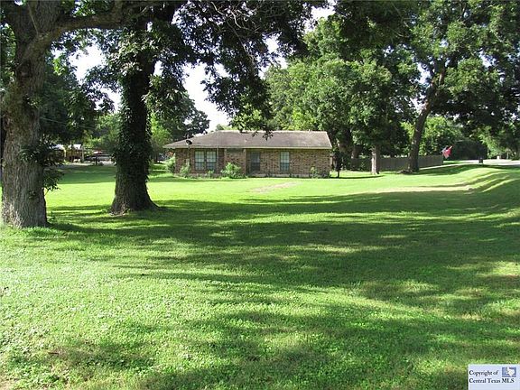 3rd image of 810 Lone Star Dr