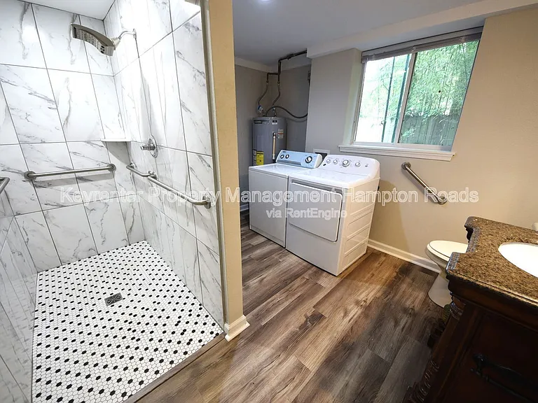 1303 Tallwood St #B — Photo 13