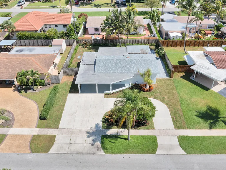 921 SE 15th Ct — Photo 37