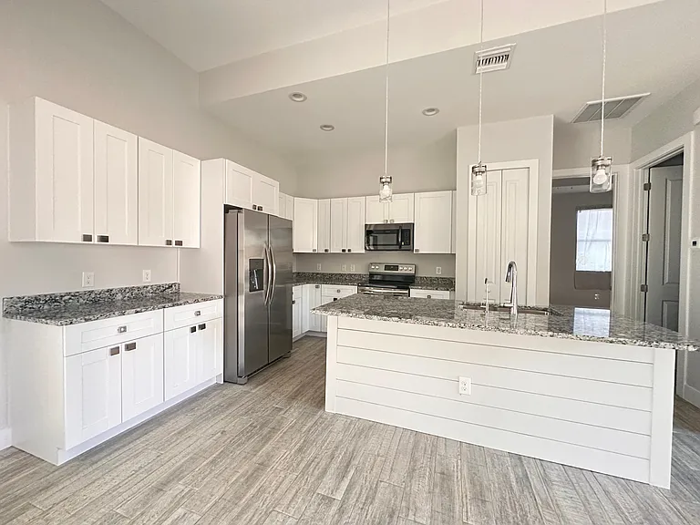 1219 Michael Ave — Photo 8