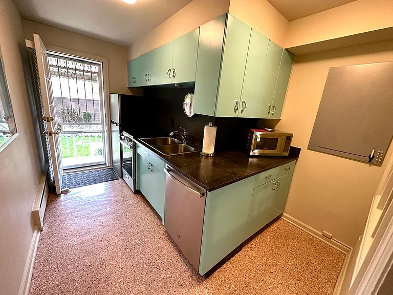 803 S Ogden St — Photo 3