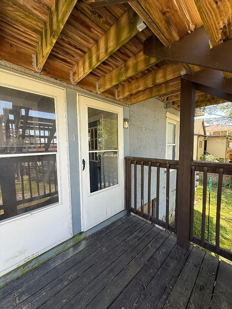 310 W Maple St - Unit 5 — Photo 4