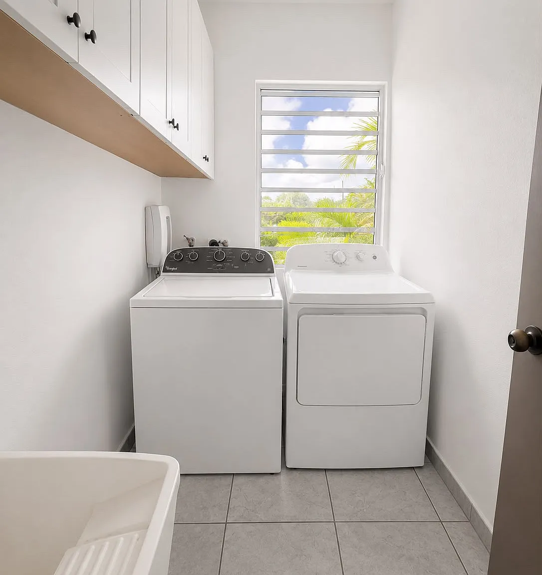 23 Calle Jazmin Modern — Photo 3