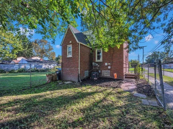 6286 Glenis St, Taylor, MI 48180