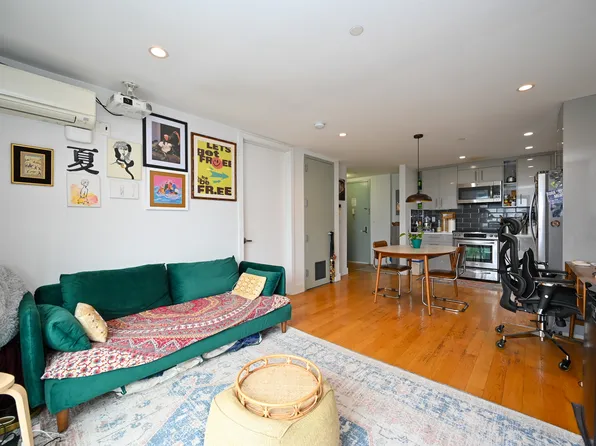 63-34 Fresh Pd Road image 8 of 20