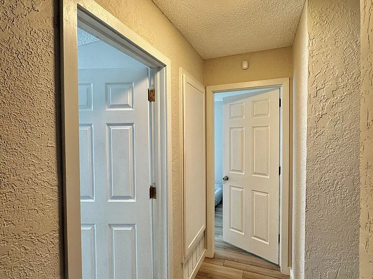 4720 NE Macarthur Cir — Photo 17