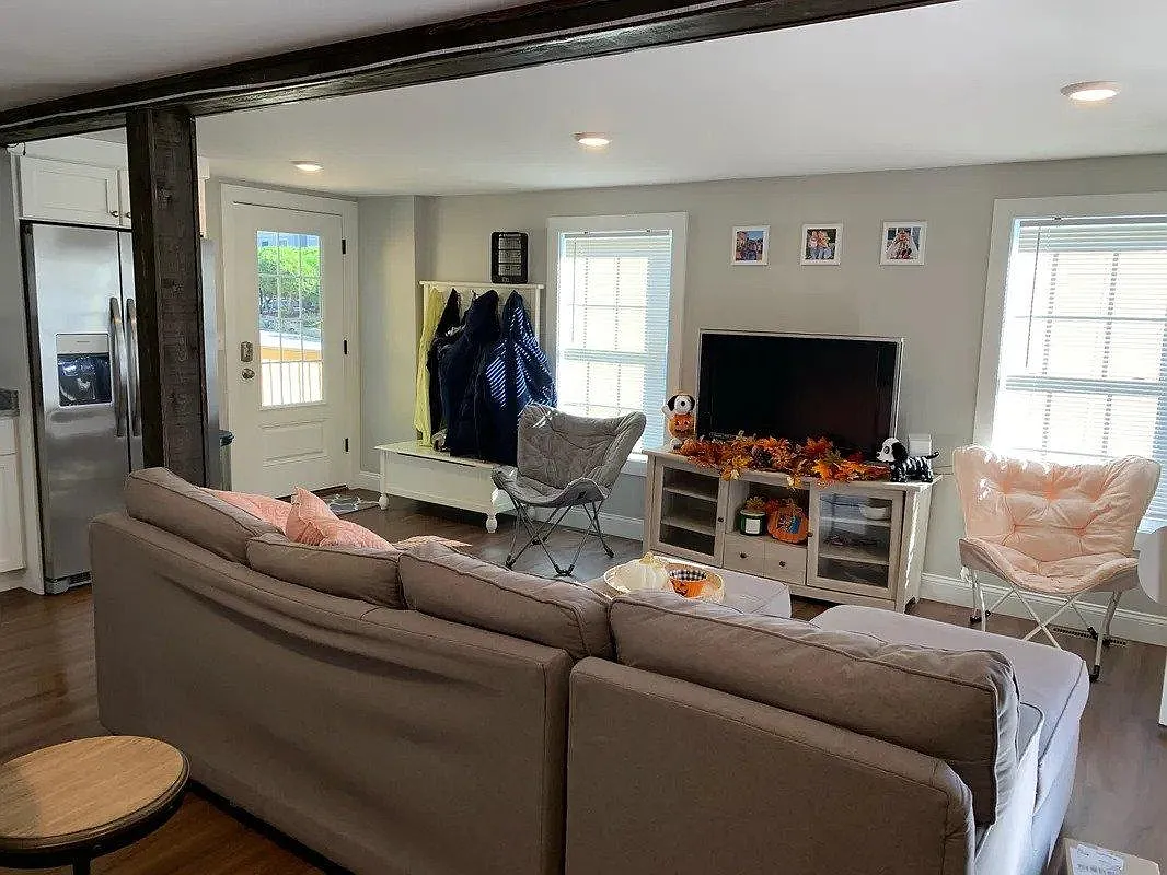 3 bed, 1050 sqft, $3,000 — Photo 3