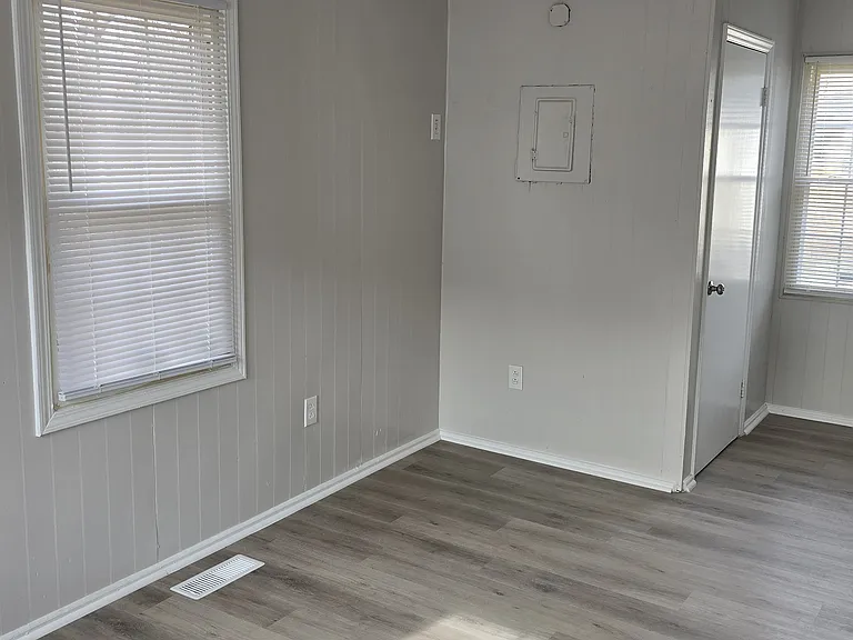 207 Maple Ln — Photo 9