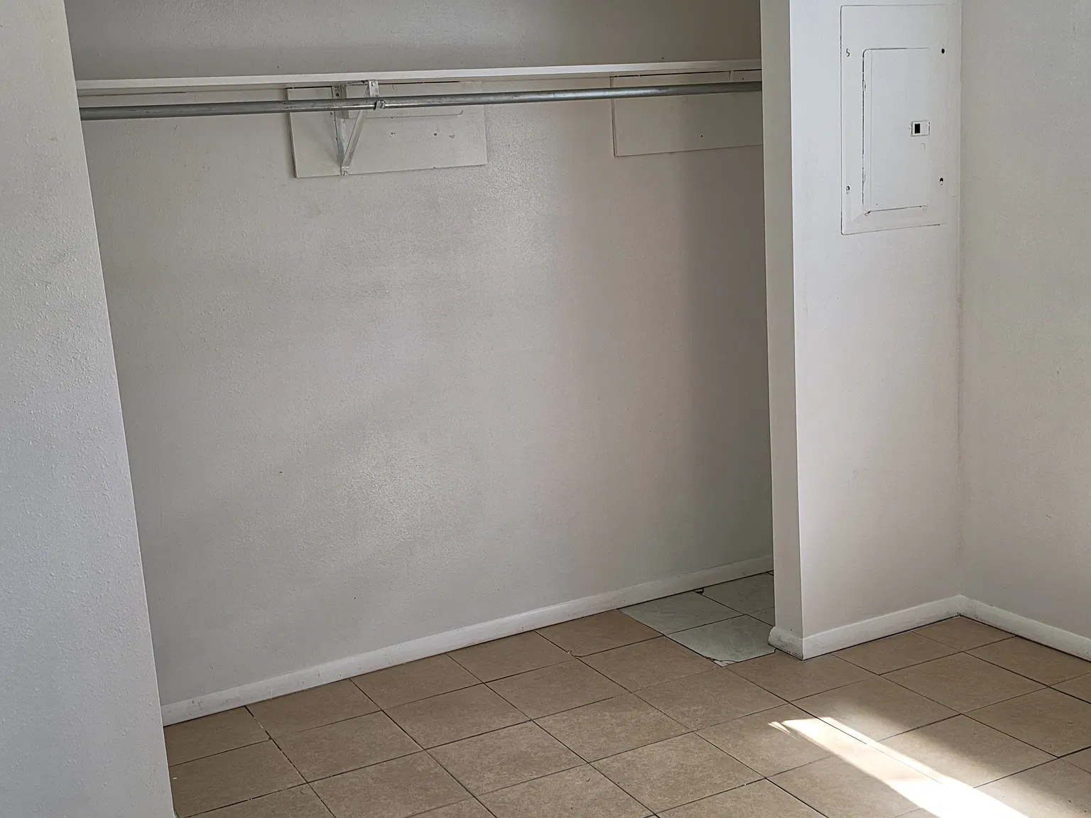 440 NE 9th St — Photo 2
