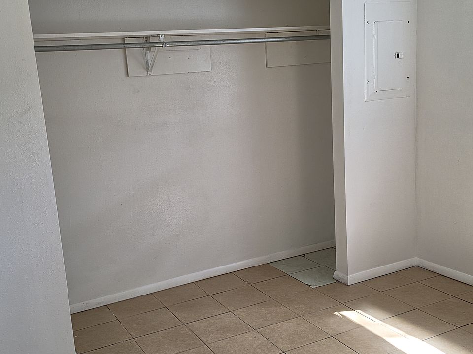 2nd image of 440 NE 9th St APT 5