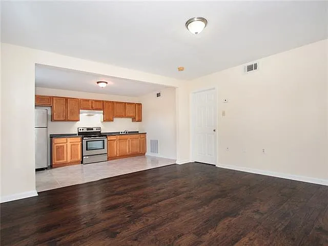 1325 Marigny St #2 — Photo 4