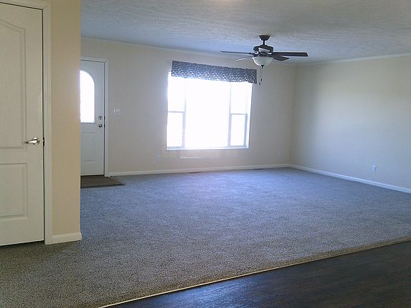 4th image of 3700 Emerald Park Dr