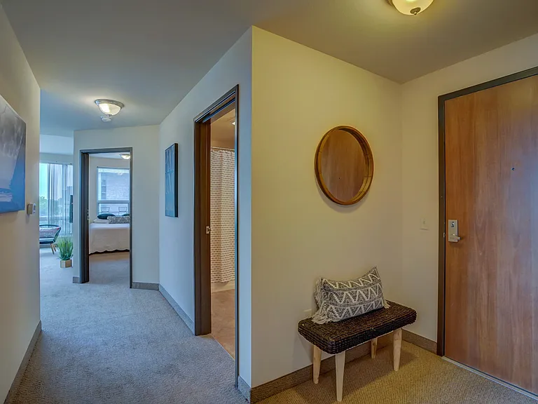 Park Regent Apartments — Photo 8