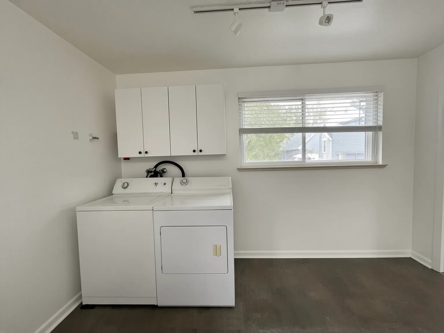 2 bed, 825 sqft, $1,759 — Photo 2