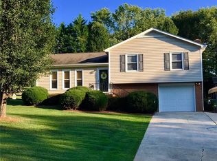 157 Penny Ln, Hickory, NC 28601