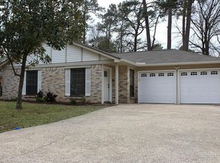 55 E White Willow Cir, Spring, TX 77381