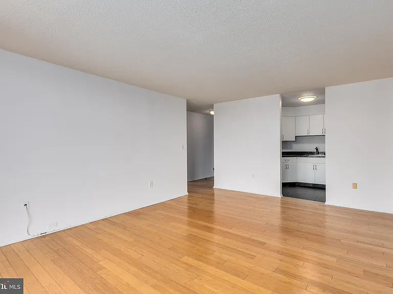 2020 Walnut St #29J — Photo 14