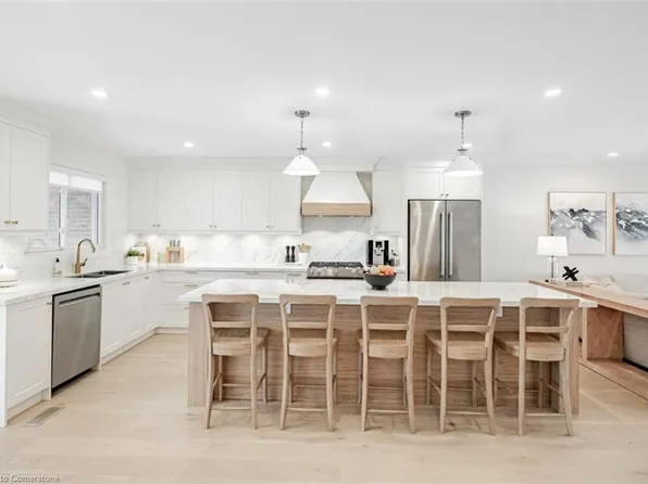 1576 Kerns Rd #2, Burlington, ON L7P 3A7