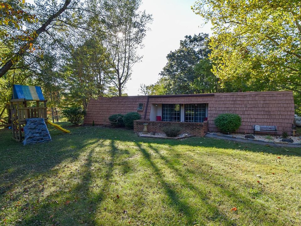 353 Cox Rd Troutville VA 24175-large-001