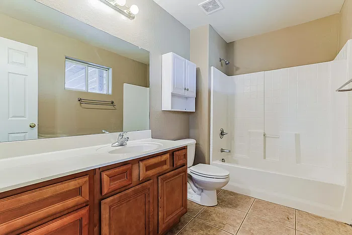3 bed, 2.0 bath, 1320 sqft, $1,500 — Photo 4