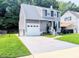 640 Pennsylvania Ave, Prospect Park, PA 19076