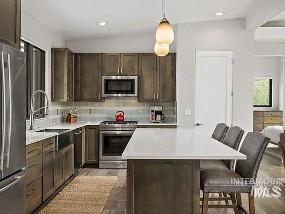 5th image of 50 Creekside Ct