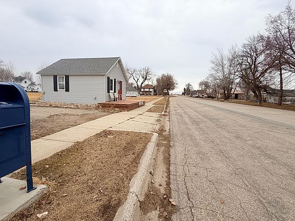 4th image of 351 Main St