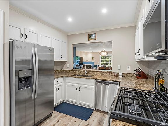 4th image of 1404 Scarborough Drive