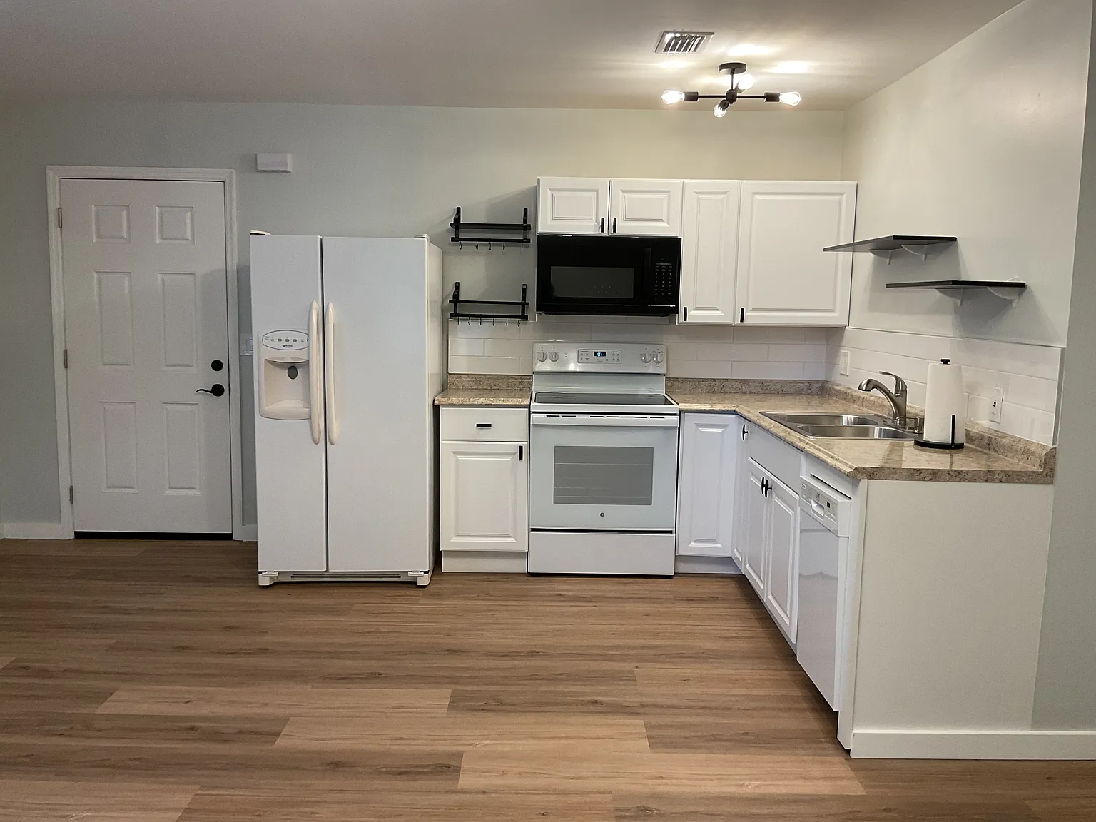 1 bed, 850 sqft, $1,550 — Photo 3