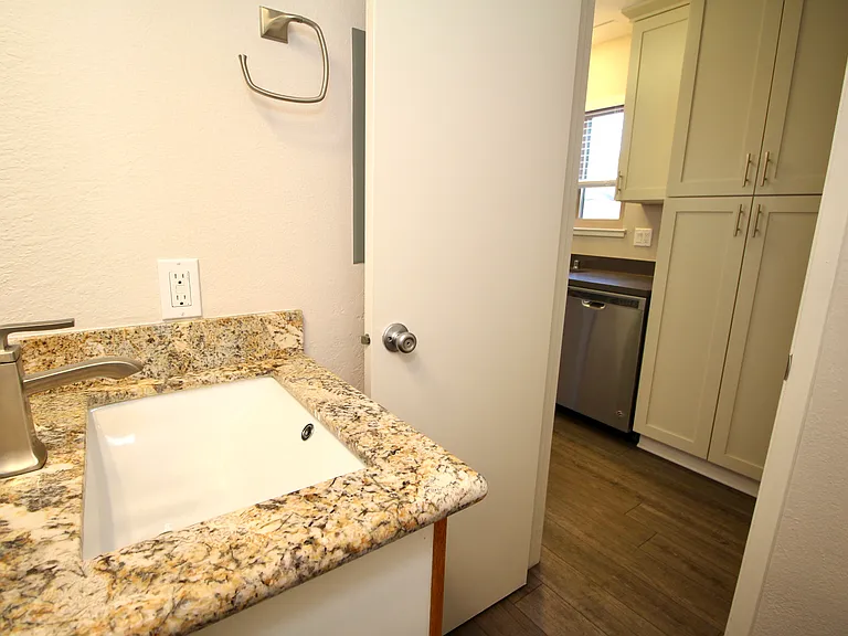 215 Loma Verde Dr — Photo 13