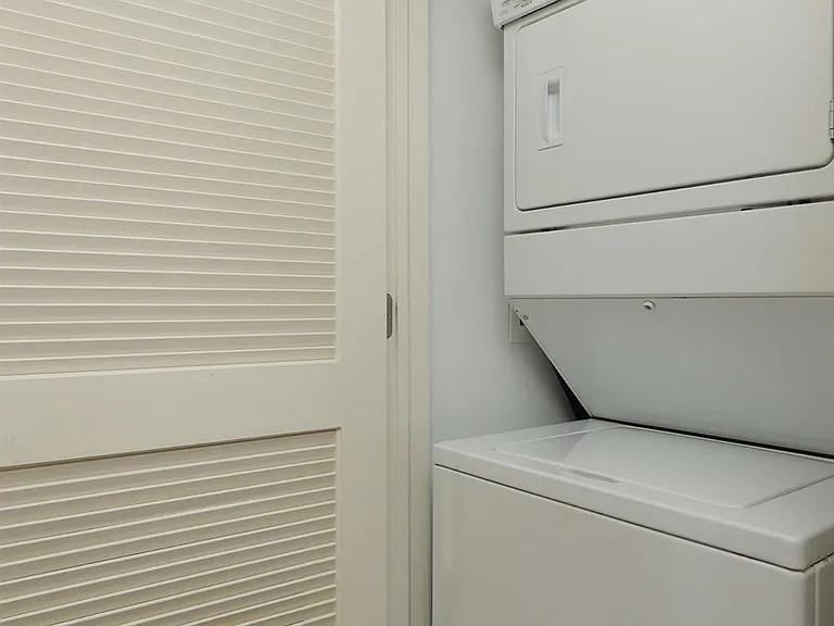 1400 Saint George Ave #303 — Photo 27