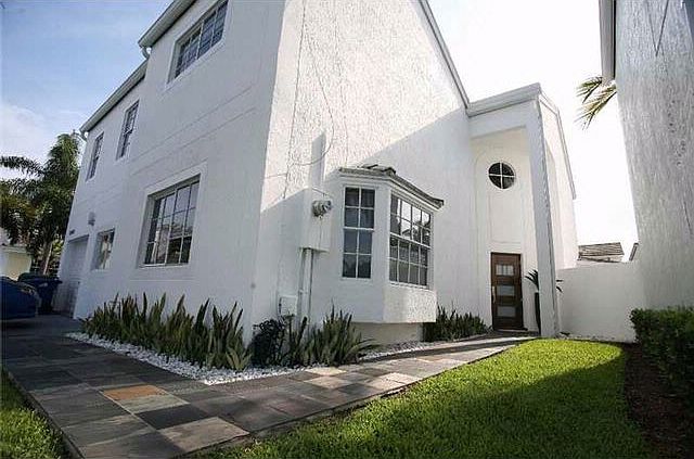 1st image of 20640 NE 25th Pl