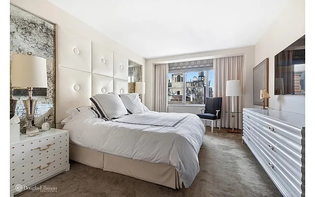 Sold by Douglas Elliman | media 21