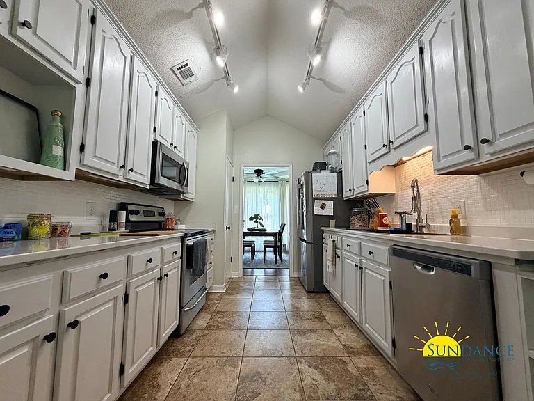 541 E Timberlake Dr — Photo 6