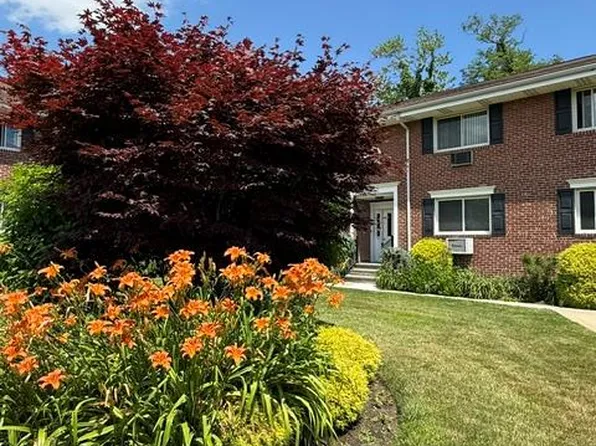 200 Merrick Road #F, Amityville, NY 11701