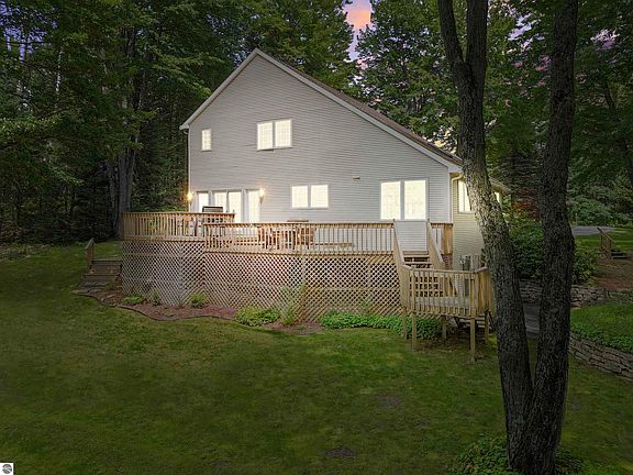2nd image of 125 Birchwood Ln