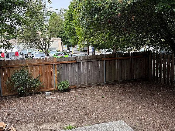 5th image of 4241 SE Ivon St