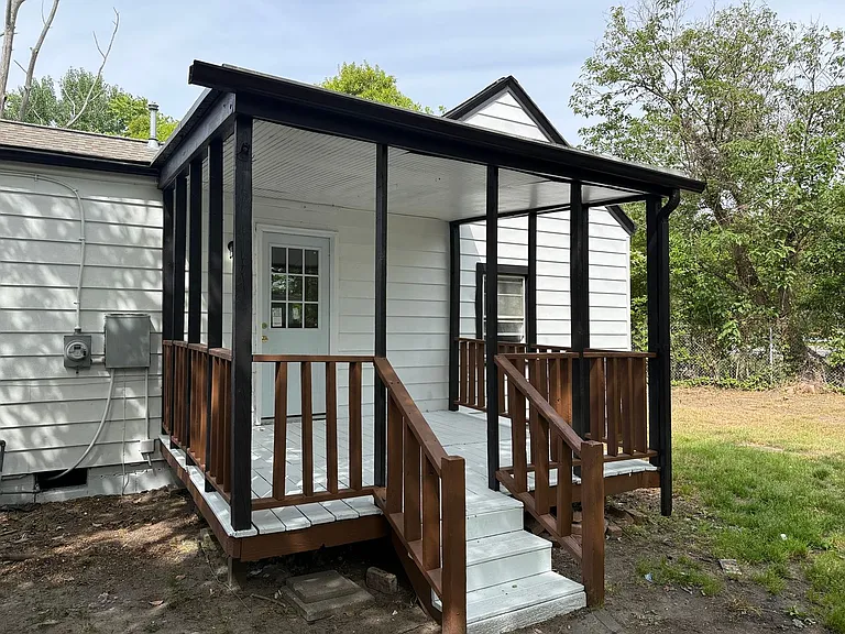 1151 Perry St — Photo 15