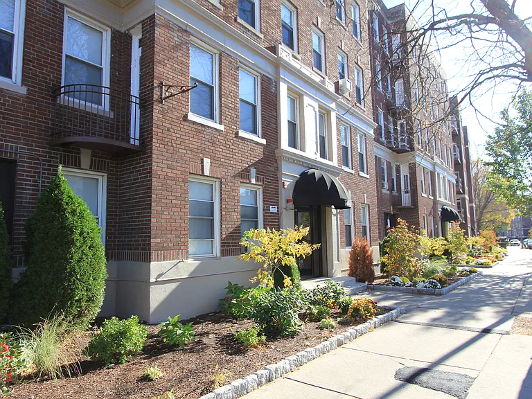Washington Heights Apartments — Photo 10