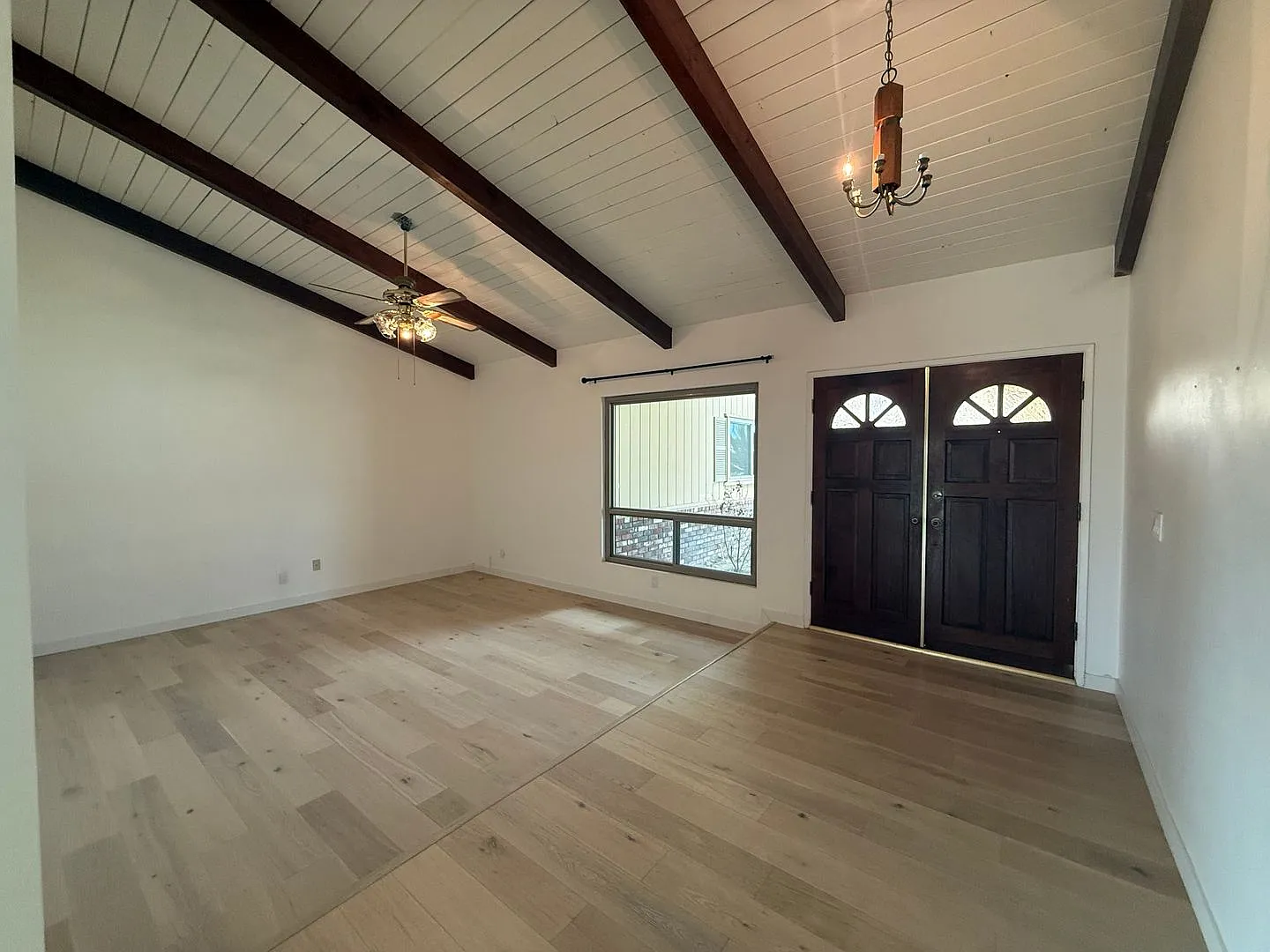 Charming SW Bakersfield Home — Photo 2