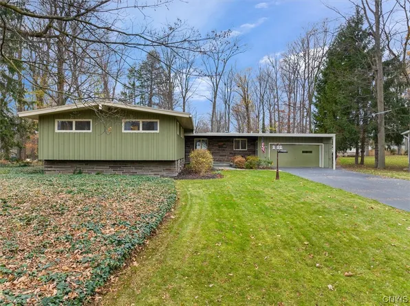 126 Windcrest Dr, Camillus, NY 13031