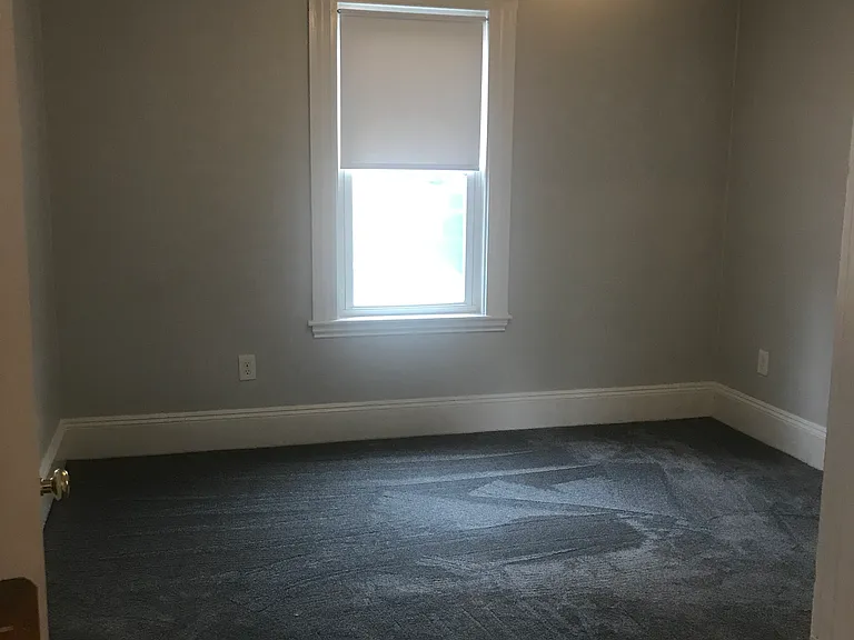 1 Hathorne Cres #1 — Photo 13