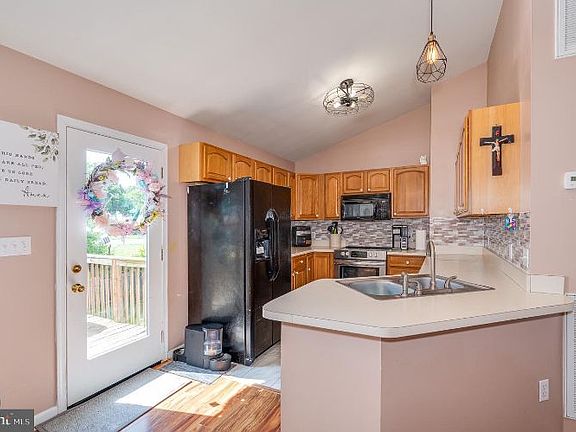 5th image of 1934 Henshaw Rd