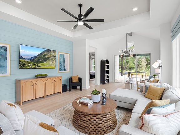 The Hollinger - Family Room