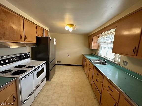 5th image of 149 Grandview Dr